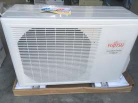 FUJITSU  REVERSE CYCLE AIR CONDITIONER - picture0' - Click to enlarge