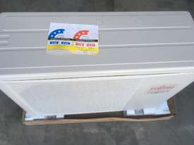 FUJITSU  REVERSE CYCLE AIR CONDITIONER - picture0' - Click to enlarge