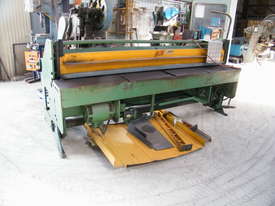 2.500 x2.5  mm guilotine - picture0' - Click to enlarge