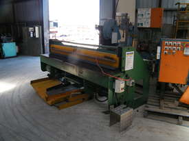 2.500 x2.5  mm guilotine - picture1' - Click to enlarge