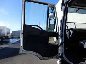 Iveco EuroCargo Tray Truck - picture2' - Click to enlarge