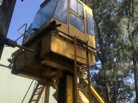 CONTAINER FORKLIFT - picture0' - Click to enlarge