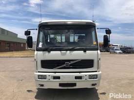 2002 Volvo FL6H - picture1' - Click to enlarge