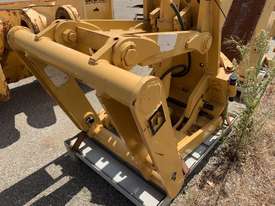 CAT GRADER FRONT BLADE LIFTS - picture0' - Click to enlarge