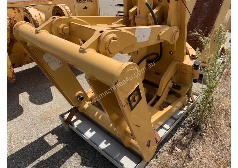 Used Caterpillar CAT GRADER FRONT BLADE LIFTS Grader Parts in