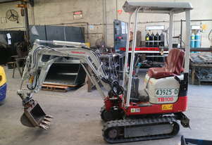 GARDNER ENGINEERING - 3/4 Tonne Hydraulic Thumb Bracket style