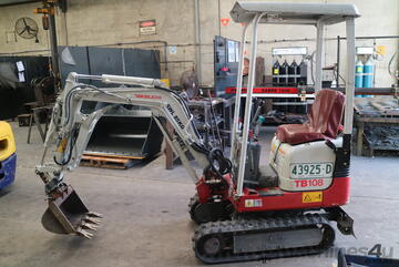 GARDNER ENGINEERING - 3/4 Tonne Hydraulic Thumb Bracket style