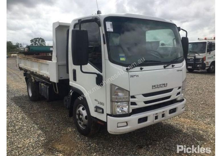 caption 2016 Isuzu NPR 65 190
