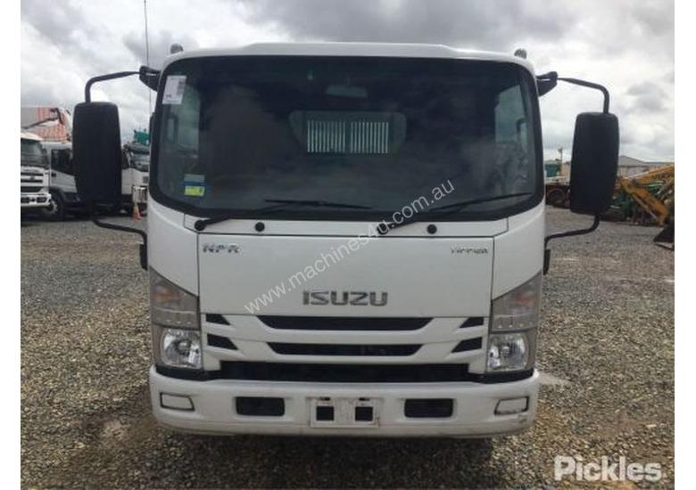 caption 2016 Isuzu NPR 65 190