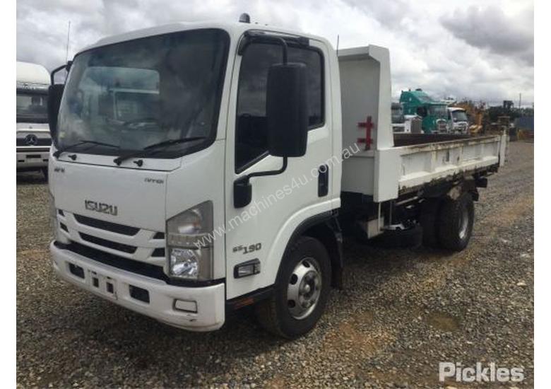 caption 2016 Isuzu NPR 65 190