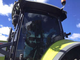 Claas AXION 930  FWA/4WD Tractor - picture2' - Click to enlarge