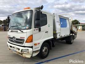2010 Hino FD 1024 - picture2' - Click to enlarge