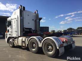 2004 Kenworth K104 - picture2' - Click to enlarge