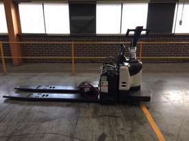 Electric Forklift Rider Pallet PE Series 2008 - picture0' - Click to enlarge