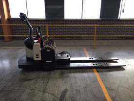 Electric Forklift Rider Pallet PE Series 2008 - picture0' - Click to enlarge