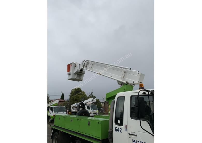 caption 2000 HINO FD Travel Tower Truck