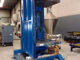 Pallet Inverter, Capacity: 2,000kg - picture0' - Click to enlarge