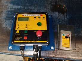 Pallet Inverter, Capacity: 2,000kg - picture1' - Click to enlarge