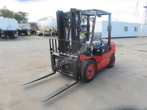 2018 Unused Redlift CPCD35T3  Forklift