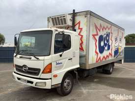 2004 Hino FD1J - picture2' - Click to enlarge