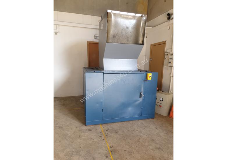 caption Plastic granulator