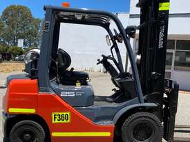 Toyota 32-8FG25 2.5T Gas Forklift - picture1' - Click to enlarge