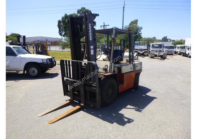 caption Nissan BGF03404U 4.5 Tonne LPG Forklift