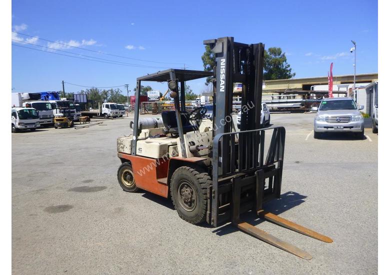 caption Nissan BGF03404U 4.5 Tonne LPG Forklift
