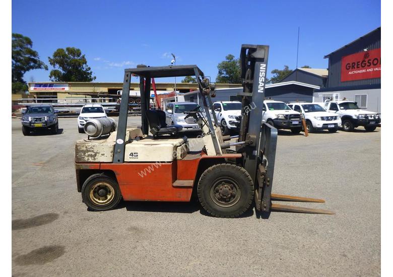caption Nissan BGF03404U 4.5 Tonne LPG Forklift