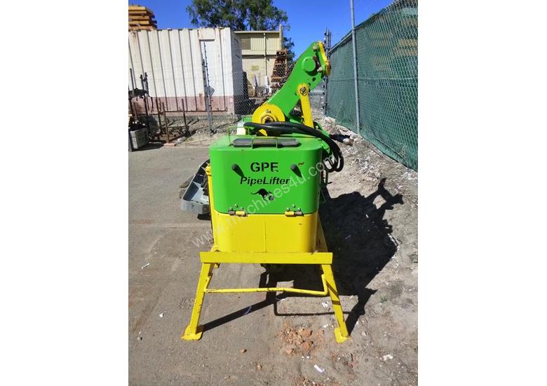 caption GPE PL1500 Vacuum Pipe Lifting Excavator Attachment