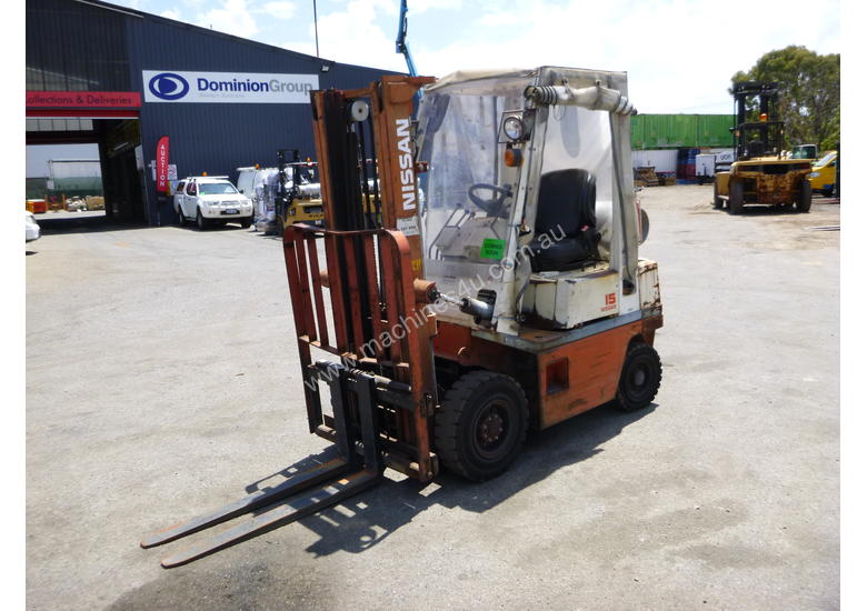 caption 1992 Nissan H01A18U 1.5 Tonne Container Mast LPG Forklift