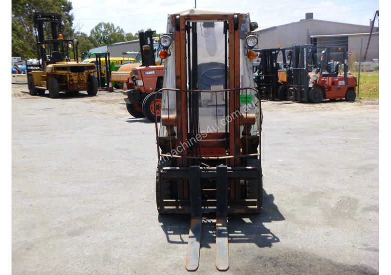 caption 1992 Nissan H01A18U 1.5 Tonne Container Mast LPG Forklift