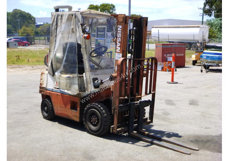 caption 1992 Nissan H01A18U 1.5 Tonne Container Mast LPG Forklift