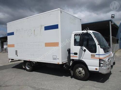 Isuzu NPR200