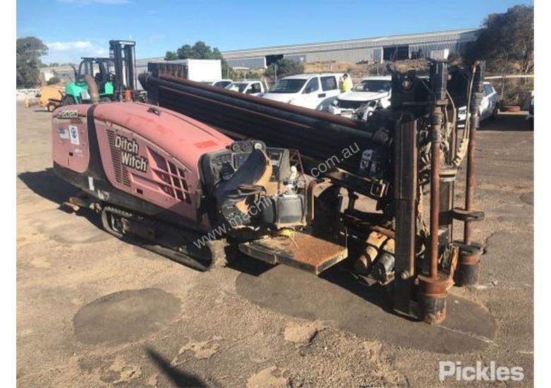 caption 2006 Ditch Witch JT2020 MACH1