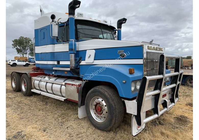 caption 2004 Mack CLR Titan Prime Mover