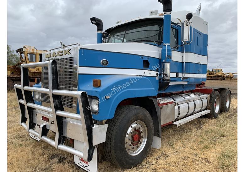caption 2004 Mack CLR Titan Prime Mover