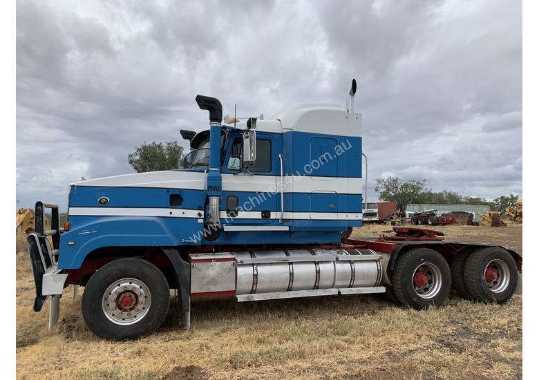caption 2004 Mack CLR Titan Prime Mover