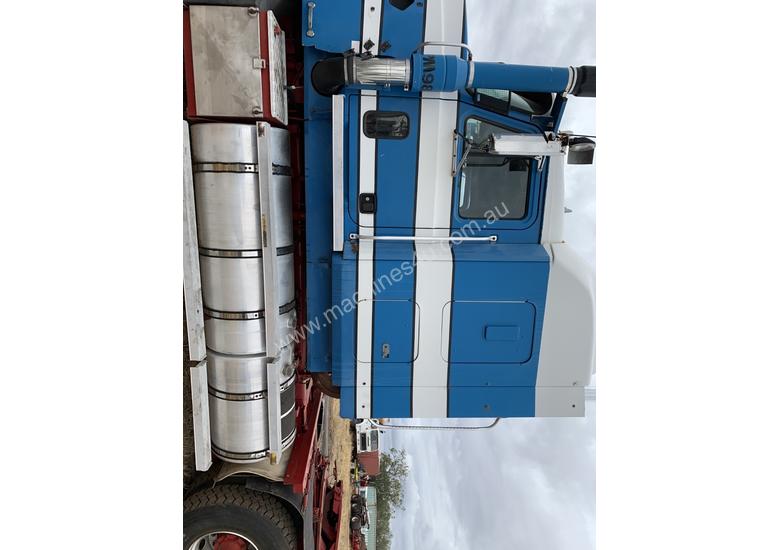 caption 2004 Mack CLR Titan Prime Mover