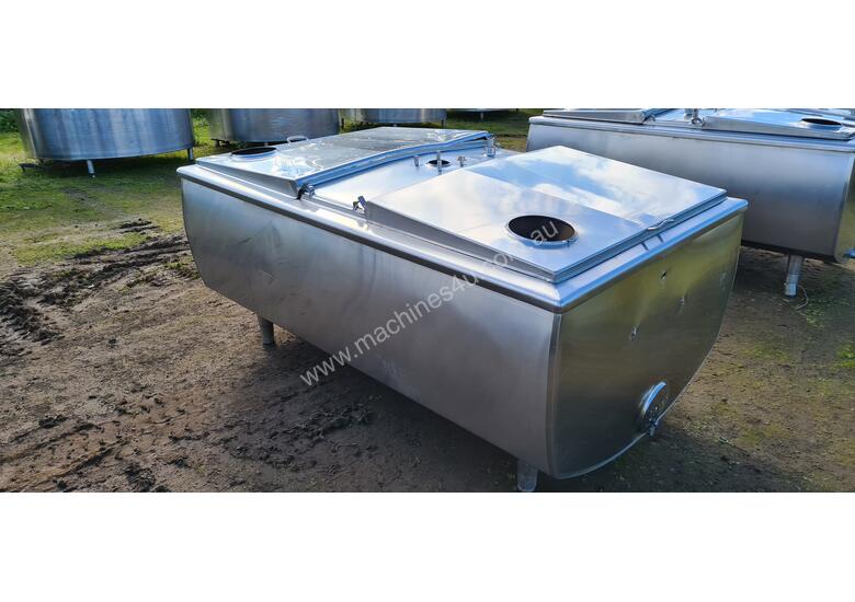 caption 1,180lt STAINLESS STEEL TANK, MILK VAT