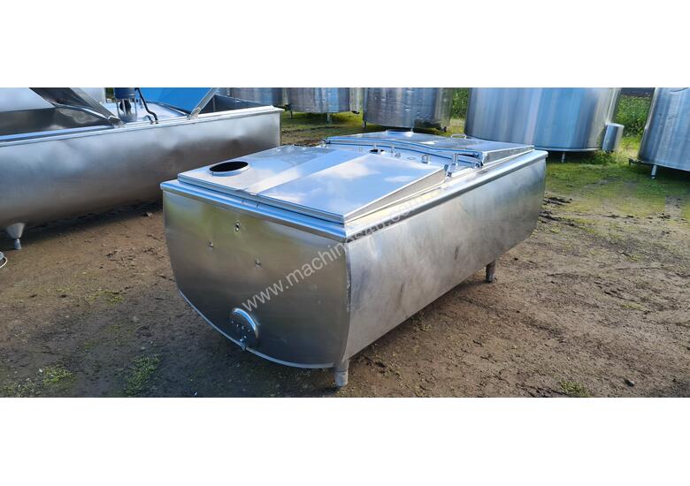 caption 1,180lt STAINLESS STEEL TANK, MILK VAT