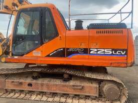 Daewoo Excavator with ENGCON Tilt-rotator - picture0' - Click to enlarge