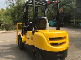 2.5 Counter Balance Forklift  - picture0' - Click to enlarge