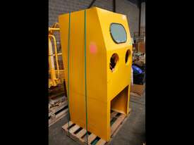 Sand Blasting Cabinet and Reclaimer - picture0' - Click to enlarge