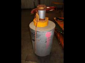 Sand Blasting Cabinet and Reclaimer - picture2' - Click to enlarge