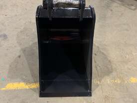 5.5 Tonne 450mm Gummy Bucket - Hire - picture0' - Click to enlarge