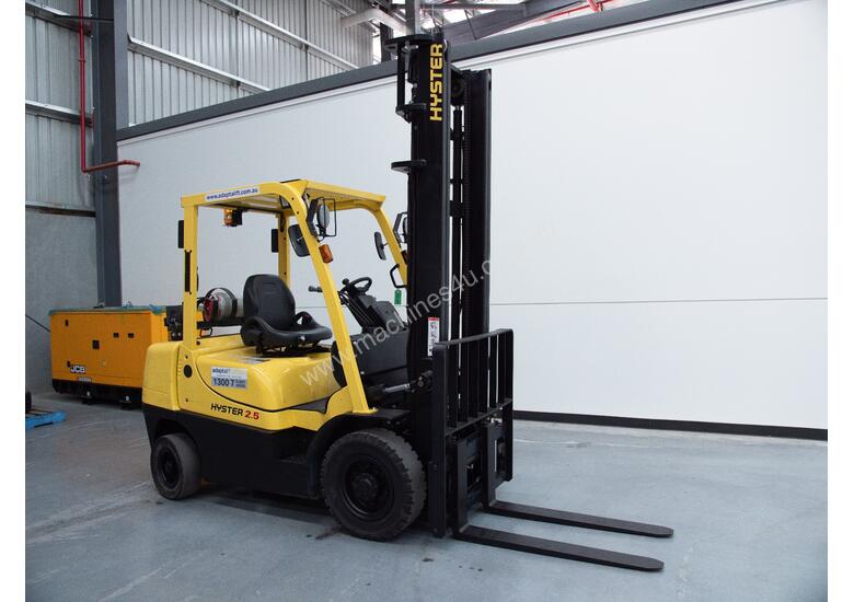 caption 2.5T LPG Counterbalance Forklift