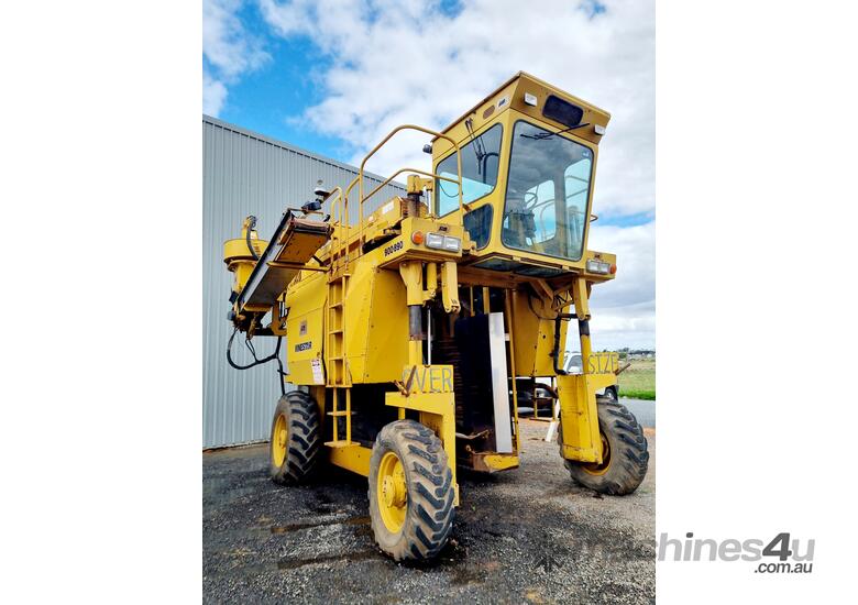 Used 2000 Vinestar UR 900 SERIES Self Propelled Grape Harvester Grape ...