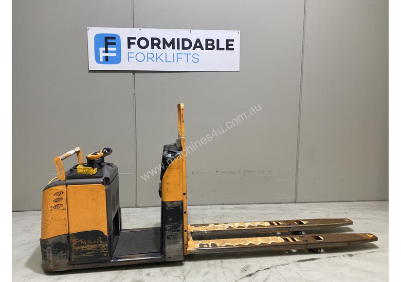 caption Crown GPC3000 Pallet Truck Forklift