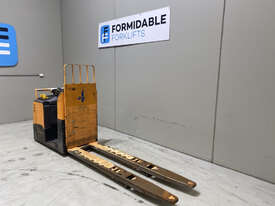 Crown GPC3000 Pallet Truck Forklift - picture0' - Click to enlarge